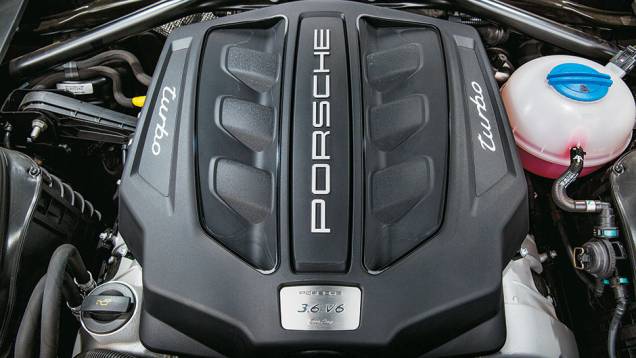 Motor V6 3.6 gera 400 cv | <a href="https://preprod.quatrorodas.abril.com.br/carros/testes/porsche-macan-turbo-849160.shtml" target="_blank" rel="migration">Leia mais</a> Motor V6 3.6 gera 400 cv | <a href="https://preprod.quatrorodas.abril.com.br/carros/testes/porsche-macan-turbo-849160.shtml" target="_blank" rel="migration">Leia mais</a>