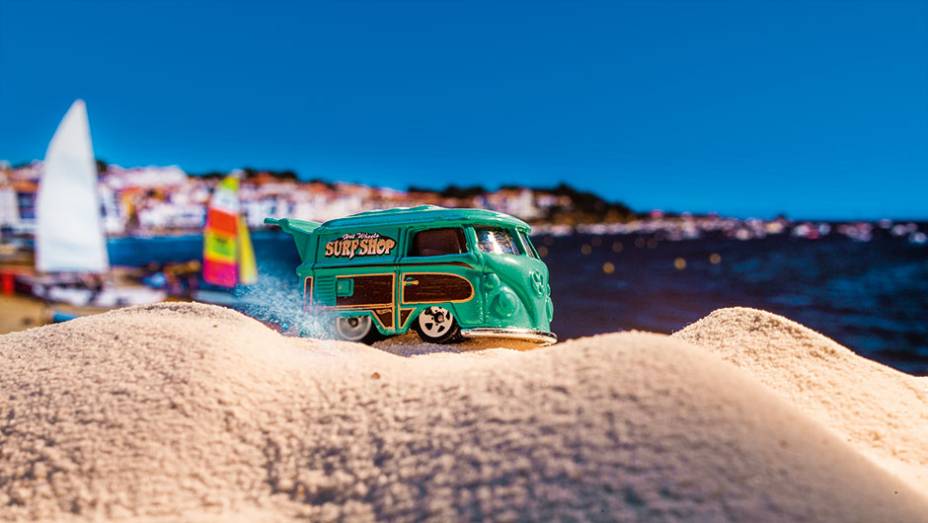 Kool Kombi &eacute; um dos principais modelos da linha b&aacute;sica de 2015 | <a href="https://preprod.quatrorodas.abril.com.br/reportagens/geral/carrinhos-todos-855183.shtml" target="_blank" rel="migration">Leia mais</a>