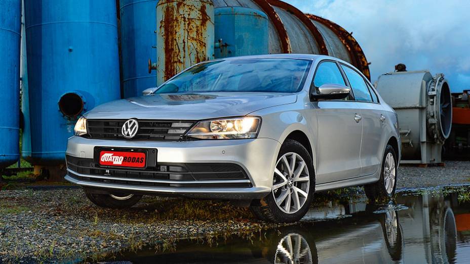 Para-choque, grade e faróis discretamente retocados | <a href="https://preprod.quatrorodas.abril.com.br/carros/testes/volkswagen-jetta-857081.shtml" rel="migration">Leia mais</a>