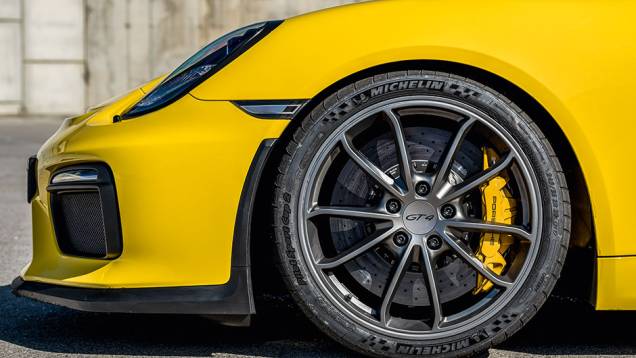 Com o tempo de 7min40s em Nürburgring, o GT4 é o esportivo mais rápido de sua categoria | <a href="https://preprod.quatrorodas.abril.com.br/carros/impressoes/porsche-cayman-gt4-855525.shtml" target="_blank" rel="migration">Leia mais</a> Com o tempo de 7min40s em Nürburgring, o GT4 é o esportivo mais rápido de sua categoria | <a href="https://preprod.quatrorodas.abril.com.br/carros/impressoes/porsche-cayman-gt4-855525.shtml" target="_blank" rel="migration">Leia mais</a>
