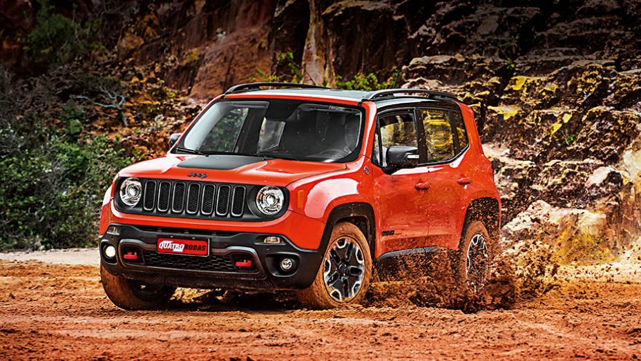 Versão Trailhawk não tem medo de se sujar na lama | <a href="https://preprod.quatrorodas.abril.com.br//carros/testes/jeep-renegade-857280.shtml" target="_blank" rel="migration">Leia mais</a>