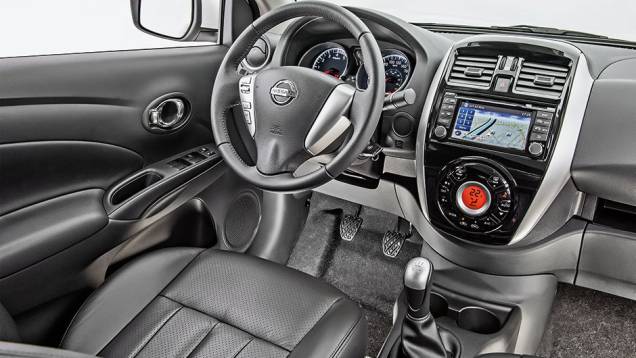 Mudanças se concentraram no design da dianteira (faróis, grade de para-choque) e no painel | <a href="https://preprod.quatrorodas.abril.com.br/carros/testes/nissan-versa-857084.shtml" target="_blank" rel="migration">Leia mais</a> Mudanças se concentraram no design da dianteira (faróis, grade de para-choque) e no painel | <a href="https://preprod.quatrorodas.abril.com.br/carros/testes/nissan-versa-857084.shtml" target="_blank" rel="migration">Leia mais</a>