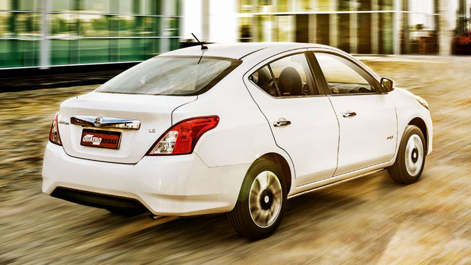 Motor 1.6 gera 111 cv | <a href="https://preprod.quatrorodas.abril.com.br/carros/testes/nissan-versa-857084.shtml" target="_blank" rel="migration">Leia mais</a>