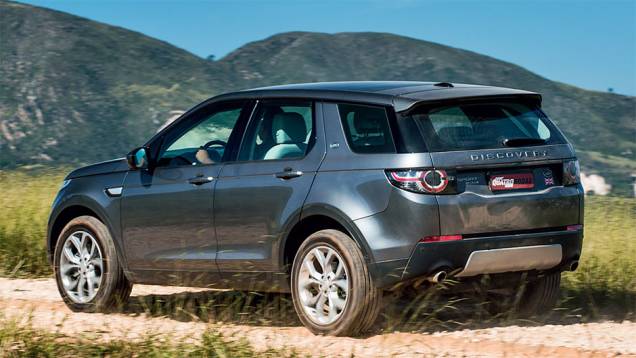 O tamanho compacto disfarça a quantidade de assentos: sete viajam com conforto | <a href="https://preprod.quatrorodas.abril.com.br/carros/comparativos/santa-fe-x-discovery-sport-x-grand-cherokee-867285.shtml" target="_blank" rel="migration">Leia mais</a> O tamanho compacto disfarça a quantidade de assentos: sete viajam com conforto | <a href="https://preprod.quatrorodas.abril.com.br/carros/comparativos/santa-fe-x-discovery-sport-x-grand-cherokee-867285.shtml" target="_blank" rel="migration">Leia mais</a>