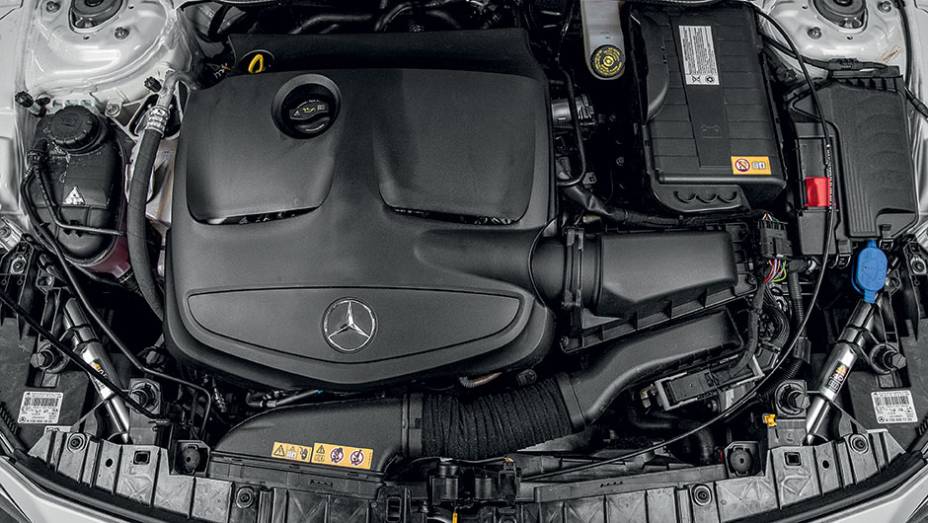 Motor 2.0 16V gera 211 cv, 55 a mais que o 1.6 | <a href="https://preprod.quatrorodas.abril.com.br/carros/testes/mercedes-gla-250-866340.shtml" target="_blank" rel="migration">Leia mais</a>