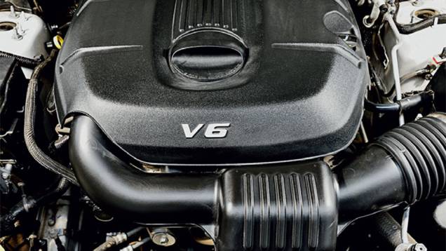 V6 do Jeep é forte (286 cv), mas o carro pesa demais | <a href="https://preprod.quatrorodas.abril.com.br/carros/comparativos/santa-fe-x-discovery-sport-x-grand-cherokee-867285.shtml" target="_blank" rel="migration">Leia mais</a> V6 do Jeep é forte (286 cv), mas o carro pesa demais | <a href="https://preprod.quatrorodas.abril.com.br/carros/comparativos/santa-fe-x-discovery-sport-x-grand-cherokee-867285.shtml" target="_blank" rel="migration">Leia mais</a>