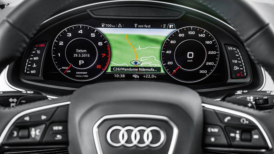 Contagiros, velocímetro e visor que tem até GPS são uma tela 100% digital | <a href="https://preprod.quatrorodas.abril.com.br//carros/impressoes/audi-q7-866880.shtml" target="_blank" rel="migration">Leia mais</a>