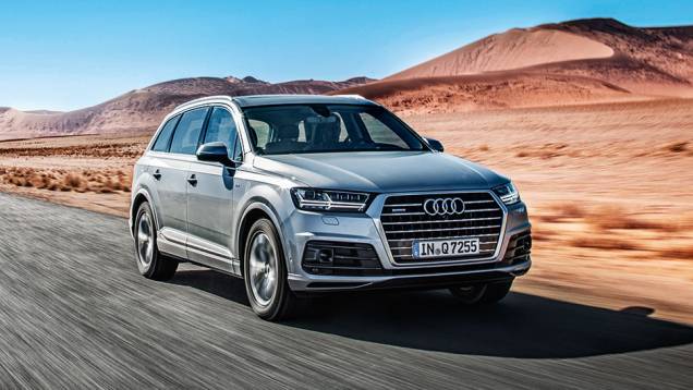 Nova grade trapezoidal estreou no TT | <a href="https://preprod.quatrorodas.abril.com.br//carros/impressoes/audi-q7-866880.shtml" target="_blank" rel="migration">Leia mais</a> Nova grade trapezoidal estreou no TT | <a href="https://preprod.quatrorodas.abril.com.br//carros/impressoes/audi-q7-866880.shtml" target="_blank" rel="migration">Leia mais</a>