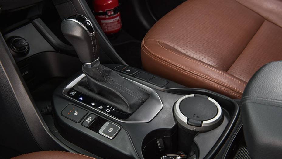 De s&eacute;rie, bancos aquecidos e freio el&eacute;trico | <a href="https://preprod.quatrorodas.abril.com.br/carros/comparativos/santa-fe-x-discovery-sport-x-grand-cherokee-867285.shtml" target="_blank" rel="migration">Leia mais</a>