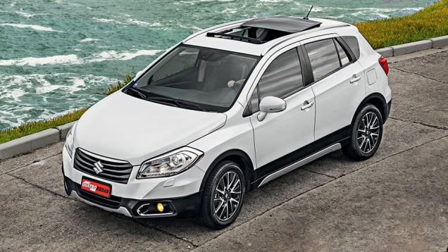 Teto solar elétrico: só na versão topo de linha | <a href="https://preprod.quatrorodas.abril.com.br/carros/testes/suzuki-s-cross-867220.shtml" target="_blank" rel="migration">Leia mais</a> Teto solar elétrico: só na versão topo de linha | <a href="https://preprod.quatrorodas.abril.com.br/carros/testes/suzuki-s-cross-867220.shtml" target="_blank" rel="migration">Leia mais</a>