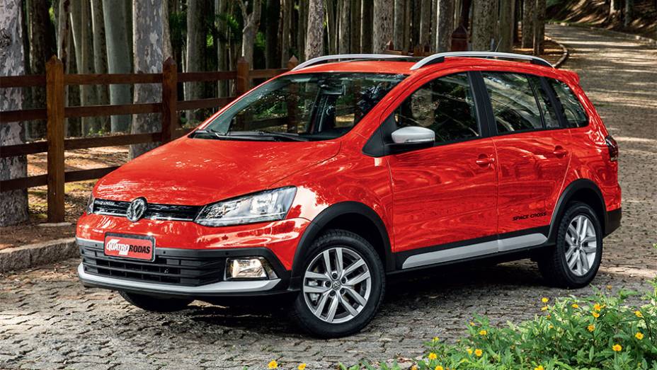 Space Cross &eacute; 3 cm mais alta que a SpaceFox | <a href="https://preprod.quatrorodas.abril.com.br/carros/testes/vw-space-cross-866302.shtml" target="_blank" rel="migration">Leia mais</a>