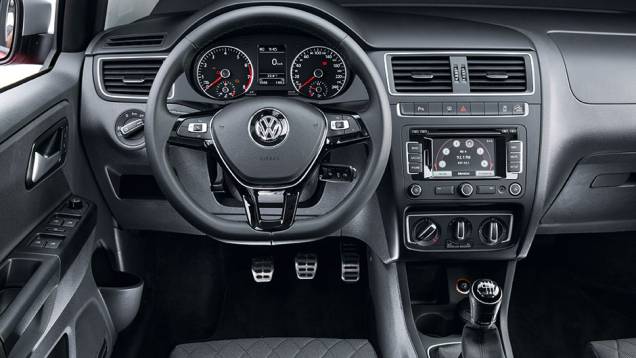 Painel é idêntico ao da versão Highline. | <a href="https://preprod.quatrorodas.abril.com.br/carros/testes/vw-space-cross-866302.shtml" target="_blank" rel="migration">Leia mais</a> Painel é idêntico ao da versão Highline. | <a href="https://preprod.quatrorodas.abril.com.br/carros/testes/vw-space-cross-866302.shtml" target="_blank" rel="migration">Leia mais</a>