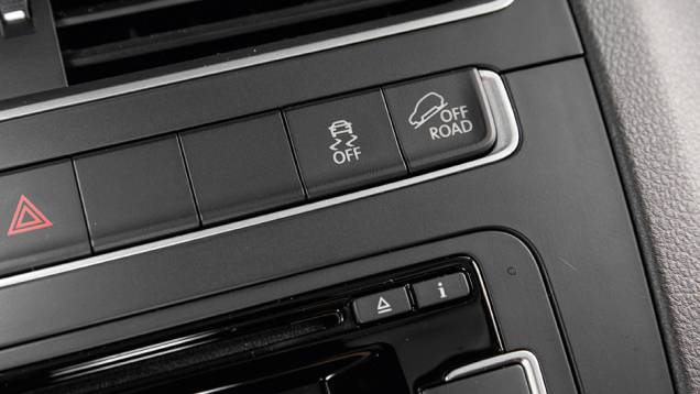 Função ABS off-road é opcional. | <a href="https://preprod.quatrorodas.abril.com.br/carros/testes/vw-space-cross-866302.shtml" target="_blank" rel="migration">Leia mais</a> Função ABS off-road é opcional. | <a href="https://preprod.quatrorodas.abril.com.br/carros/testes/vw-space-cross-866302.shtml" target="_blank" rel="migration">Leia mais</a>