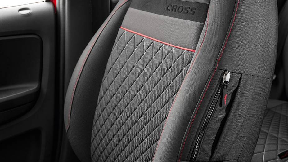 Bancos exclusivos, de s&eacute;rie. | <a href="https://preprod.quatrorodas.abril.com.br/carros/testes/vw-space-cross-866302.shtml" target="_blank" rel="migration">Leia mais</a>