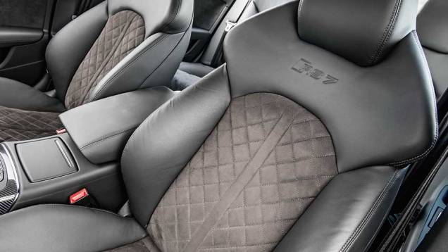 Cabine temacabamentode Alcantara... | <a href="https://preprod.quatrorodas.abril.com.br/carros/testes/audi-rs-7-880560.shtml" target="_blank" rel="migration">Leia mais</a> Cabine temacabamentode Alcantara... | <a href="https://preprod.quatrorodas.abril.com.br/carros/testes/audi-rs-7-880560.shtml" target="_blank" rel="migration">Leia mais</a>