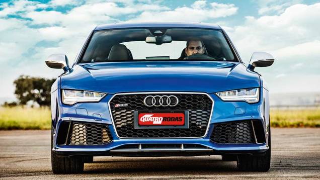 Leds em forma de seta e para-choque redesenhado | <a href="https://preprod.quatrorodas.abril.com.br/carros/testes/audi-rs-7-880560.shtml" target="_blank" rel="migration">Leia mais</a> Leds em forma de seta e para-choque redesenhado | <a href="https://preprod.quatrorodas.abril.com.br/carros/testes/audi-rs-7-880560.shtml" target="_blank" rel="migration">Leia mais</a>