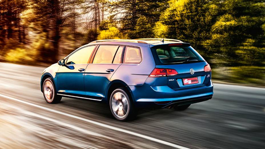 Um Golf com traseira alongada | <a href="https://preprod.quatrorodas.abril.com.br/carros/testes/vw-golf-variant-874942.shtml" target="_blank" rel="migration">Leia mais</a>