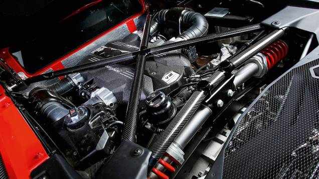 Motor V12 e suspensão push-rod, como na F-1 | <a href="https://preprod.quatrorodas.abril.com.br/carros/impressoes/lamborghini-aventador-lp-750-4-sv-887440.shtml" target="_blank" rel="migration">Leia mais</a> Motor V12 e suspensão push-rod, como na F-1 | <a href="https://preprod.quatrorodas.abril.com.br/carros/impressoes/lamborghini-aventador-lp-750-4-sv-887440.shtml" target="_blank" rel="migration">Leia mais</a>