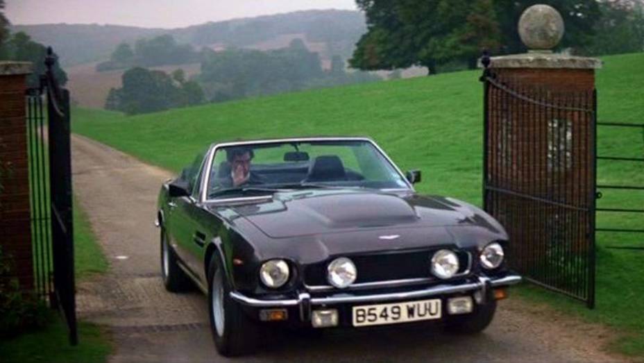 1987: Timothy Dalton só fez o papel de James Bond em dois filmes, mas teve mais de um carro em ambos. Em "007 marcado para a morte", usou o Aston Martin Vantage Volante... | <a href="%20https://preprod.quatrorodas.abril.com.br/blogs/planeta-carro/2012/11/07/licenca-" rel="migration"></a>