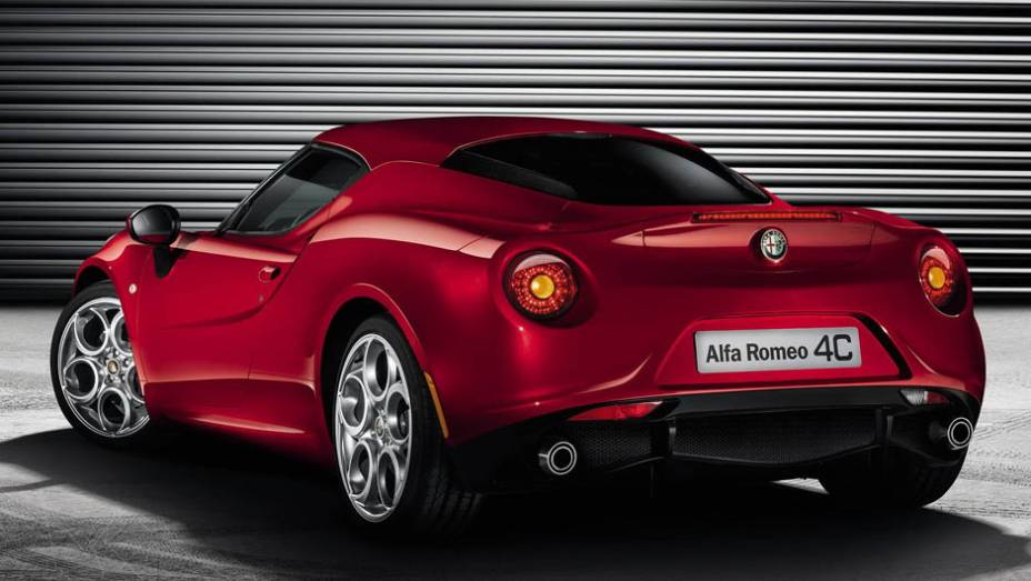 Alfa Romeo divulgou novas imagens e informações do 4C | <a href="https://preprod.quatrorodas.abril.com.br/saloes/genebra/2013/alfa-romeo-revela-mais-fotos-4c-734491.shtml" rel="migration">Leia mais</a>