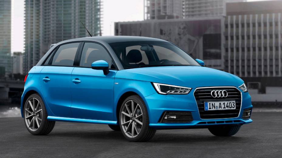 Modelo tamb&eacute;m oferece novas op&ccedil;&otilde;es de motores de tr&ecirc;s cilindros 1.0 TFSI e 1.4 TDI | <a href="https://preprod.quatrorodas.abril.com.br/noticias/fabricantes/audi-revela-facelift-a1-sport-sportback-819537.shtml" rel="migration">Leia mais</a>