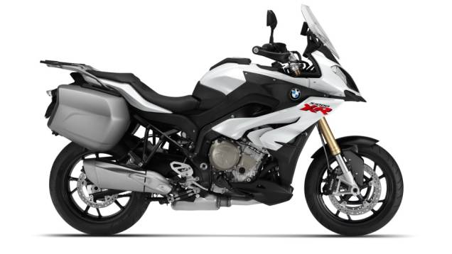 BMW S1000 XR | <a href="https://preprod.quatrorodas.abril.com.br/moto/noticias/confira-novidades-salao-milao-2014-812658.shtml" rel="migration">Leia mais</a> BMW S1000 XR | <a href="https://preprod.quatrorodas.abril.com.br/moto/noticias/confira-novidades-salao-milao-2014-812658.shtml" rel="migration">Leia mais</a>