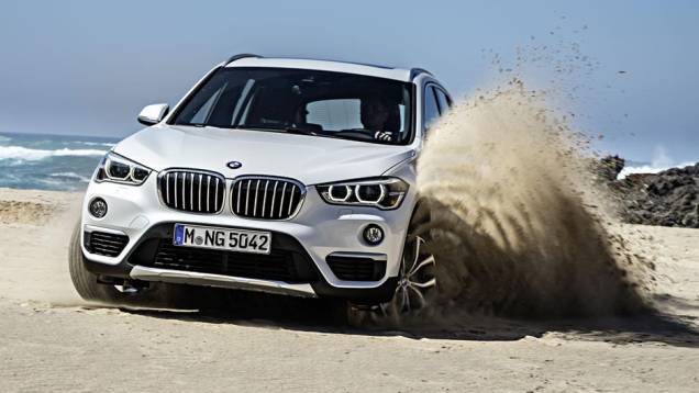 BMW X1 2016 é lançada oficialmente pela marca alemã | <a href="https://preprod.quatrorodas.abril.com.br/noticias/fabricantes/bmw-lanca-x1-2016-872821.shtml" rel="migration">Leia mais</a> BMW X1 2016 é lançada oficialmente pela marca alemã | <a href="https://preprod.quatrorodas.abril.com.br/noticias/fabricantes/bmw-lanca-x1-2016-872821.shtml" rel="migration">Leia mais</a>
