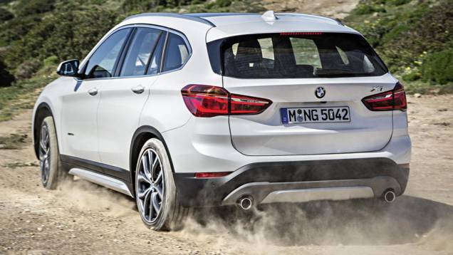 Mas, como opcional, existe a possibilidade de comprar o carro com tração integral | <a href="https://preprod.quatrorodas.abril.com.br/noticias/fabricantes/bmw-lanca-x1-2016-872821.shtml" rel="migration">Leia mais</a> Mas, como opcional, existe a possibilidade de comprar o carro com tração integral | <a href="https://preprod.quatrorodas.abril.com.br/noticias/fabricantes/bmw-lanca-x1-2016-872821.shtml" rel="migration">Leia mais</a>