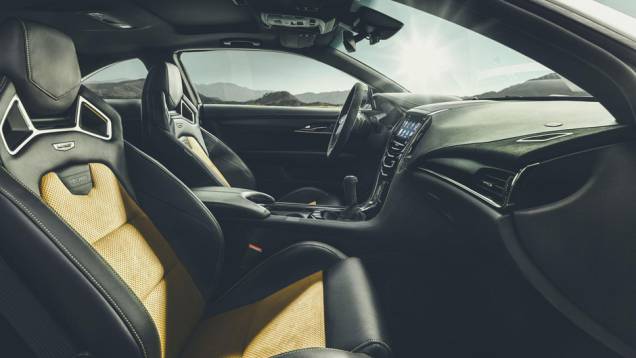 Interior da versão cupê também é bastante luxuosa | <a href="/noticias/fabricantes/cadillac-lanca-ats-v-2016-cupe-seda-los-angeles-816154.shtml" rel="migration">Leia mais</a> Interior da versão cupê também é bastante luxuosa | <a href="/noticias/fabricantes/cadillac-lanca-ats-v-2016-cupe-seda-los-angeles-816154.shtml" rel="migration">Leia mais</a>