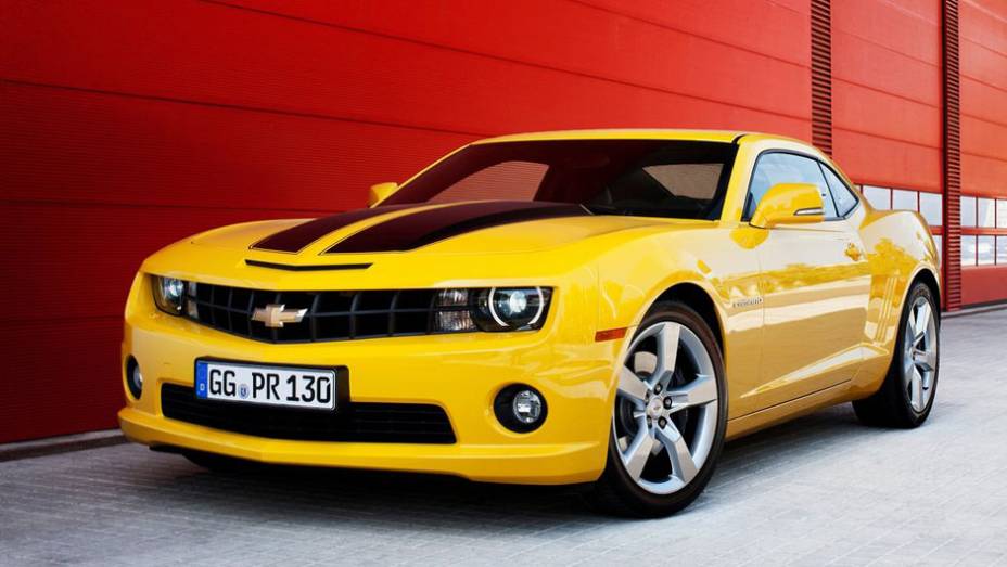 Camaro desembarca no Velho Continente com pequenas mudanças visuais | <a href="https://preprod.quatrorodas.abril.com.br/noticias/chevrolet-camaro-chega-europa-305036_p.shtml" rel="migration">Leia mais</a>