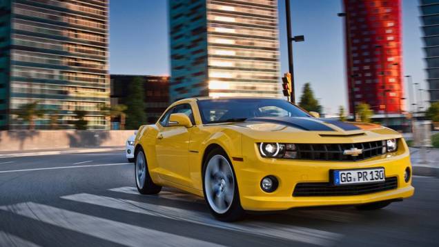 Carro ganhou espelhos retrovisores maiores | <a href="https://preprod.quatrorodas.abril.com.br/noticias/chevrolet-camaro-chega-europa-305036_p.shtml" rel="migration">Leia mais</a> Carro ganhou espelhos retrovisores maiores | <a href="https://preprod.quatrorodas.abril.com.br/noticias/chevrolet-camaro-chega-europa-305036_p.shtml" rel="migration">Leia mais</a>