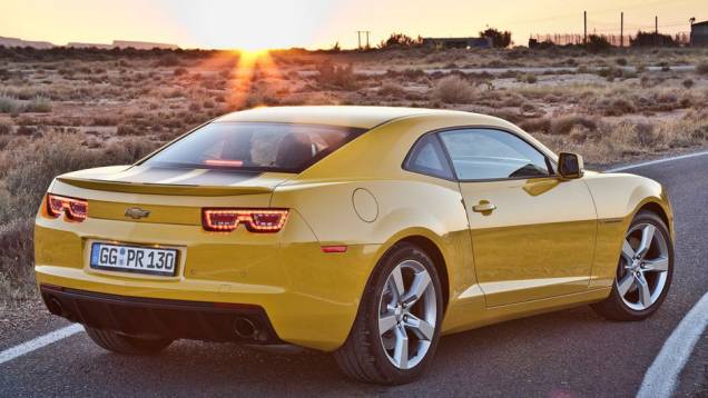 Lanternas ganharam LEDs e incorporaram as luzes de ré | <a href="https://preprod.quatrorodas.abril.com.br/noticias/chevrolet-camaro-chega-europa-305036_p.shtml" rel="migration">Leia mais</a> Lanternas ganharam LEDs e incorporaram as luzes de ré | <a href="https://preprod.quatrorodas.abril.com.br/noticias/chevrolet-camaro-chega-europa-305036_p.shtml" rel="migration">Leia mais</a>