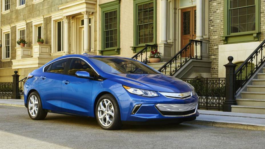 Chevrolet Volt 2016 sofreu mudanças na dianteira e também no interior | <a href="https://preprod.quatrorodas.abril.com.br/noticias/saloes/detroit-2015/chevrolet-mostra-volt-2016-salao-detroit-824360.shtml" rel="migration">Leia mais</a>