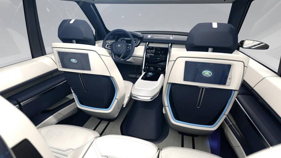 Sistema de entretenimento e espaço interno privilegiado para os passageiros no banco traseiro | <a href="https://preprod.quatrorodas.abril.com.br/noticias/fabricantes/land-rover-lanca-conceito-discovery-vision-779837.shtml" rel="migration">Leia mais</a>