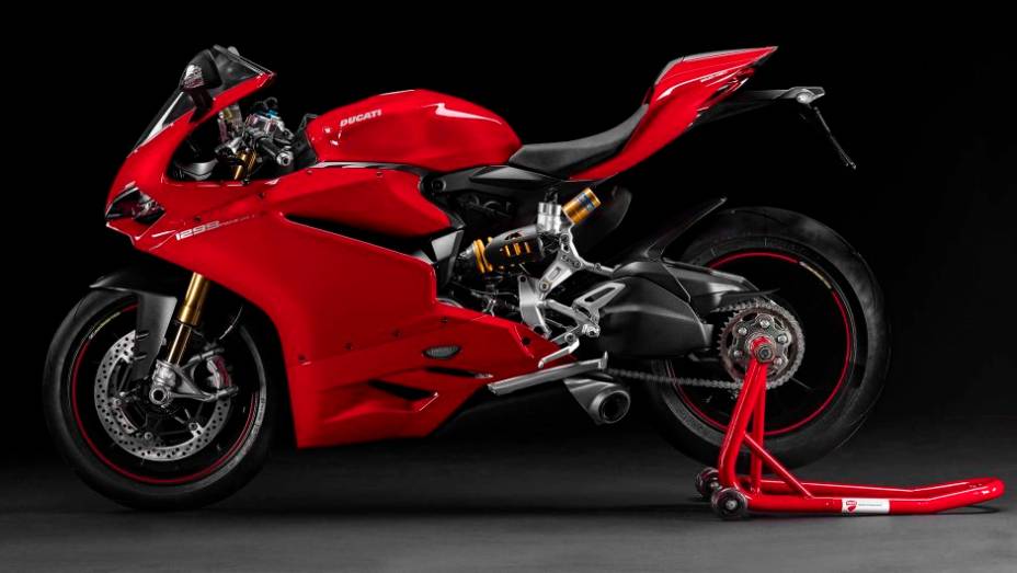 Ducati 1299 Panigale S | <a href="https://preprod.quatrorodas.abril.com.br/moto/noticias/confira-novidades-salao-milao-2014-812658.shtml" rel="migration">Leia mais</a>