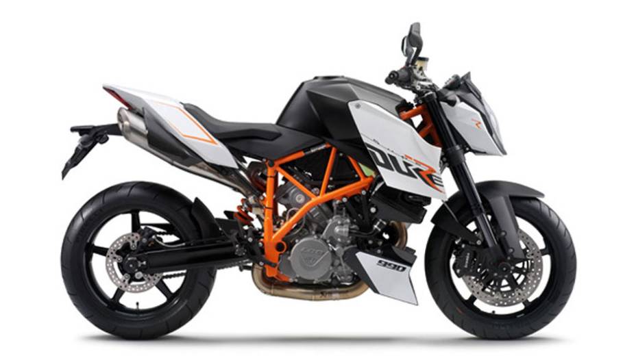 Modelo 990 será o primeiro a chegar ao mercado | <a href="https://preprod.quatrorodas.abril.com.br/moto/noticias/ktm-revela-novidades-vem-brasil-642407.shtml" rel="migration">Leia mais</a>