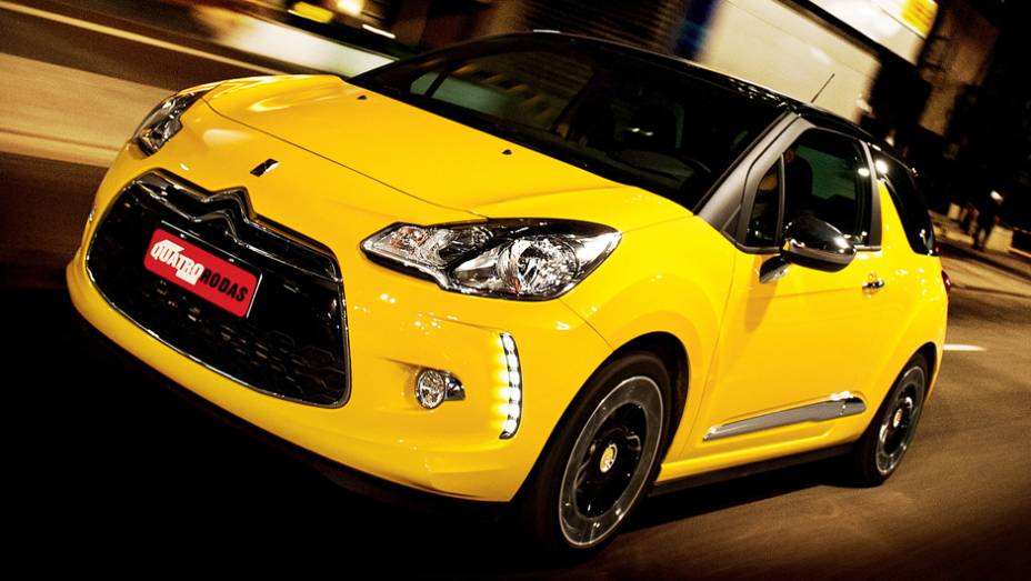 Citroën DS3 (gasolina): urbano 11,3 km/l | rodoviário 14,4 km/l | <a href="https://preprod.quatrorodas.abril.com.br/noticias/fabricantes/inmetro-divulga-carros-mais-economicos-ou-beberroes-2014-771045.shtml" rel="migration">Leia mais</a>