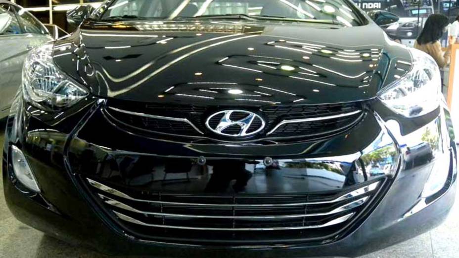 Hyundai Elantra | <a href="https://preprod.quatrorodas.abril.com.br/noticias/veloster-elantra-ja-estao-venda-concessionarias-hyundai-303518_p.shtml" rel="migration">Leia mais</a>