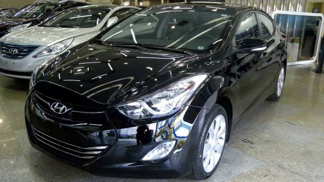 Hyundai Elantra | <a href="https://preprod.quatrorodas.abril.com.br/noticias/veloster-elantra-ja-estao-venda-concessionarias-hyundai-303518_p.shtml" rel="migration">Leia mais</a> Hyundai Elantra | <a href="https://preprod.quatrorodas.abril.com.br/noticias/veloster-elantra-ja-estao-venda-concessionarias-hyundai-303518_p.shtml" rel="migration">Leia mais</a>