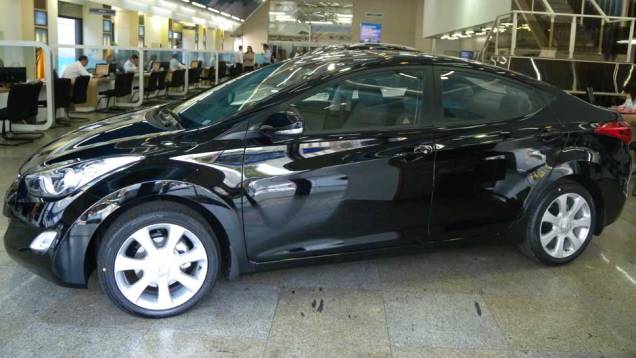 Hyundai Elantra | <a href="https://preprod.quatrorodas.abril.com.br/noticias/veloster-elantra-ja-estao-venda-concessionarias-hyundai-303518_p.shtml" rel="migration">Leia mais</a> Hyundai Elantra | <a href="https://preprod.quatrorodas.abril.com.br/noticias/veloster-elantra-ja-estao-venda-concessionarias-hyundai-303518_p.shtml" rel="migration">Leia mais</a>