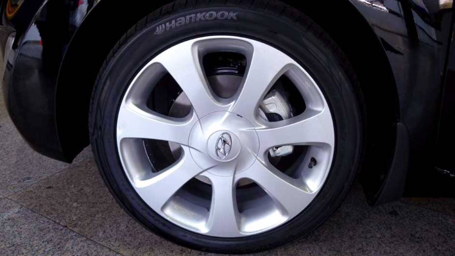 Hyundai Elantra | <a href="https://preprod.quatrorodas.abril.com.br/noticias/veloster-elantra-ja-estao-venda-concessionarias-hyundai-303518_p.shtml" rel="migration">Leia mais</a>