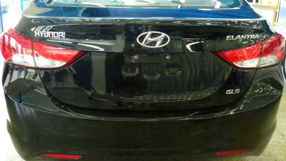 Hyundai Elantra | <a href="https://preprod.quatrorodas.abril.com.br/noticias/veloster-elantra-ja-estao-venda-concessionarias-hyundai-303518_p.shtml" rel="migration">Leia mais</a>