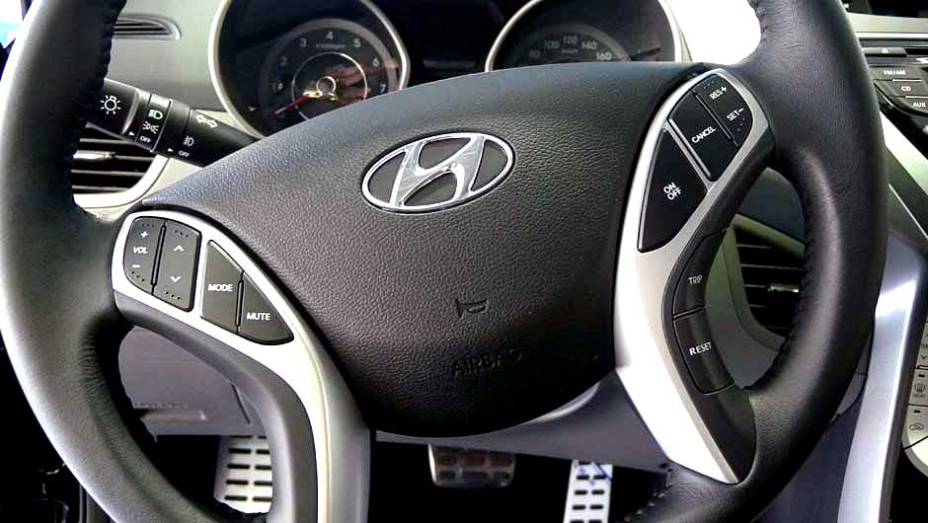 Hyundai Elantra | <a href="https://preprod.quatrorodas.abril.com.br/noticias/veloster-elantra-ja-estao-venda-concessionarias-hyundai-303518_p.shtml" rel="migration">Leia mais</a>