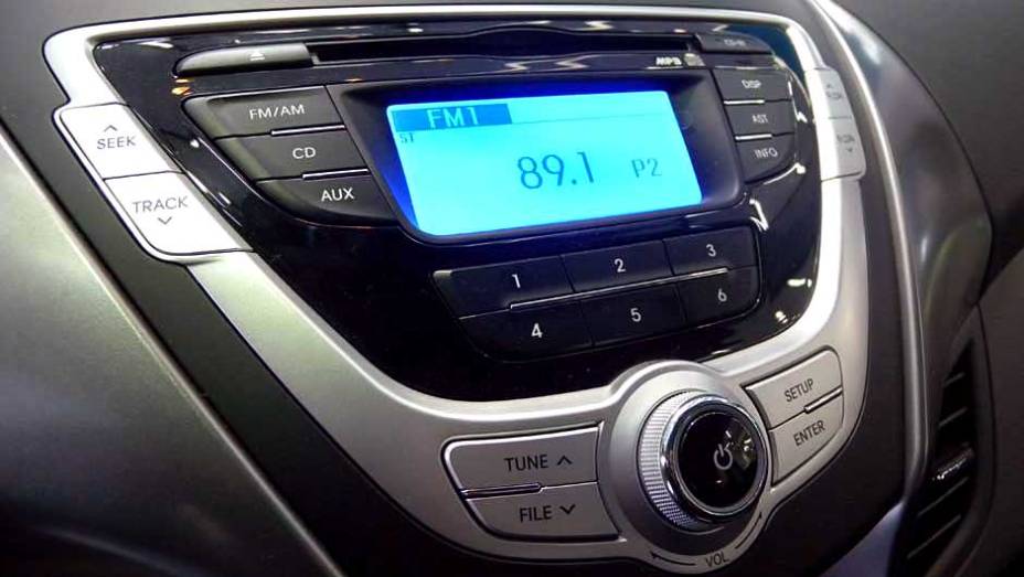 Hyundai Elantra | <a href="https://preprod.quatrorodas.abril.com.br/noticias/veloster-elantra-ja-estao-venda-concessionarias-hyundai-303518_p.shtml" rel="migration">Leia mais</a>