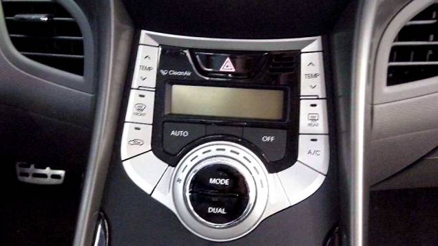 Hyundai Elantra | <a href="https://preprod.quatrorodas.abril.com.br/noticias/veloster-elantra-ja-estao-venda-concessionarias-hyundai-303518_p.shtml" rel="migration">Leia mais</a> Hyundai Elantra | <a href="https://preprod.quatrorodas.abril.com.br/noticias/veloster-elantra-ja-estao-venda-concessionarias-hyundai-303518_p.shtml" rel="migration">Leia mais</a>