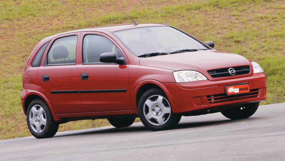 GM Corsa hatch: 1,5/5 | <a href="https://preprod.quatrorodas.abril.com.br/noticias/carros-mais-menos-resistentes-alagamentos-731244.shtml" rel="migration">Leia mais</a>