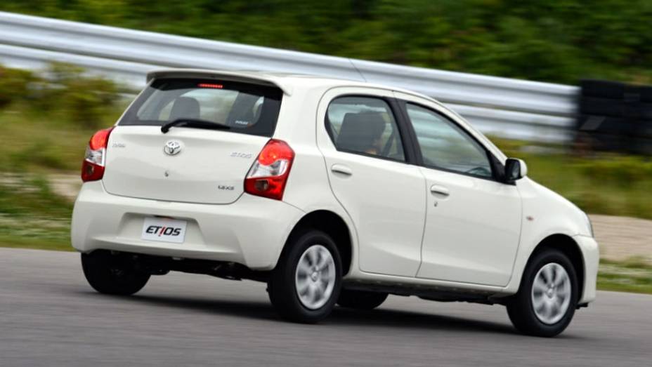 A marca garante ter feito um ve&iacute;culo para os mercados emergentes sem perder a qualidade caracter&iacute;stica dos modelos Toyota | <a href="https://preprod.quatrorodas.abril.com.br/salao-do-automovel/2012/carros/toyota-etios-703992.shtml" rel="migration">Leia mais</a>