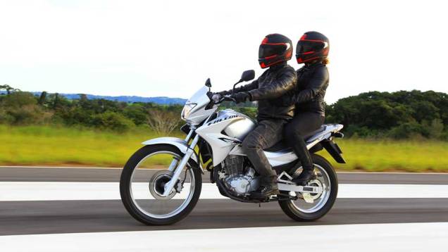 O motor permanece rendendo os mesmos 28,7 cv a 6500 rpm da antiga versão | <a href="https://preprod.quatrorodas.abril.com.br/moto/noticias/falcon-400-esta-volta-691979.shtml" target="_blank" rel="migration">Leia mais</a> O motor permanece rendendo os mesmos 28,7 cv a 6500 rpm da antiga versão | <a href="https://preprod.quatrorodas.abril.com.br/moto/noticias/falcon-400-esta-volta-691979.shtml" target="_blank" rel="migration">Leia mais</a>