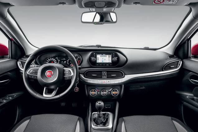 Componentes como volante e botões do ar-condicionado são iguais aos do Jeep Renegade. Componentes como volante e botões do ar-condicionado são iguais aos do Jeep Renegade.