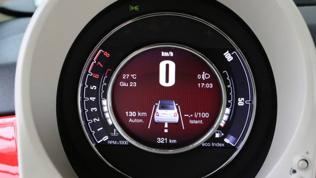 Painel de instrumentos, na versão Lounge, conta com tela digital | <a href="https://preprod.quatrorodas.abril.com.br/noticias/fabricantes/fiat-500-reestilizado-revelado-884160.shtml" target="_blank" rel="migration">Leia mais</a> Painel de instrumentos, na versão Lounge, conta com tela digital | <a href="https://preprod.quatrorodas.abril.com.br/noticias/fabricantes/fiat-500-reestilizado-revelado-884160.shtml" target="_blank" rel="migration">Leia mais</a>